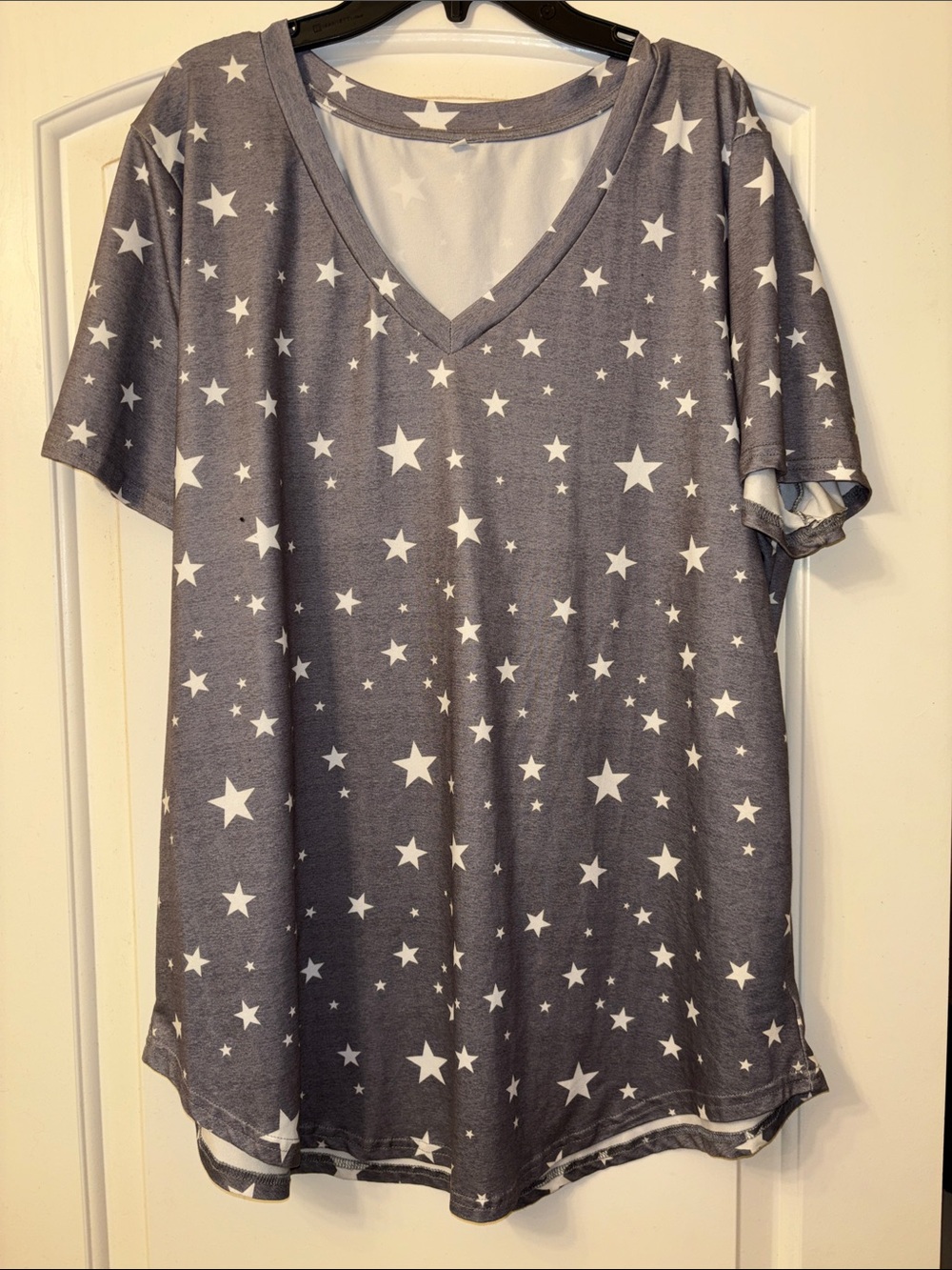 NWOT XL women’s Grey V-Neck Tee with white Star Print.